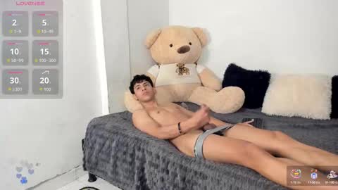 Snapshot of littleparker chatting on 10-15-25, 02:06 PARKER online show from 10-15-25, 02:06