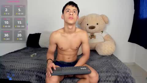 Snapshot of littleparker chatting on 12-02-25, 12:32 PARKER online show from 12-02-25, 12:32