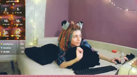 Snapshot of littlepinkcat chatting on 12-31-24, 03:01 Felix online show from 12-31-24, 03:01