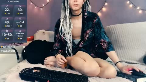 Snapshot of littlepinkcat chatting on 02-22-25, 12:16 Felix online show from 02-22-25, 12:16