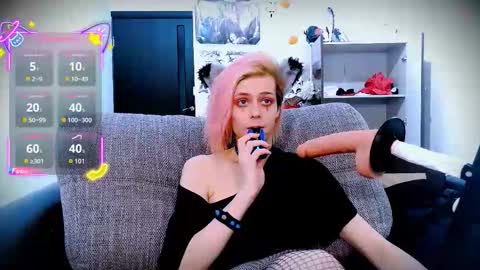 Snapshot of littlepinkcat chatting on 10-06-25, 08:12 Felix online show from 10-06-25, 08:12