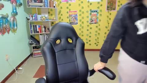 Mia  Wednesday to Sunday 730 am to 1030 am Colombian Hour D online show from 03-01-25, 01:53