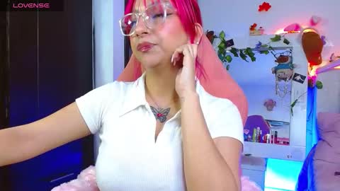 Snapshot of littlerouse_ chatting on 02-11-26, 06:29 Ruby Rouse online show from 02-11-26, 06:29