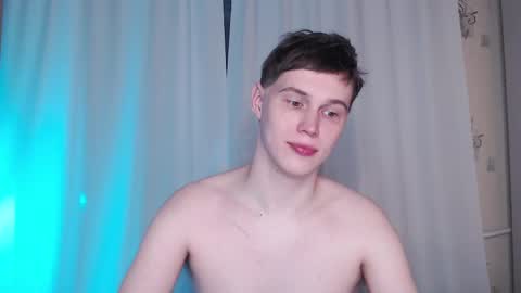 Snapshot of littlesadcabbage chatting on 03-11-25, 12:33 Sonnenschein online show from 03-11-25, 12:33