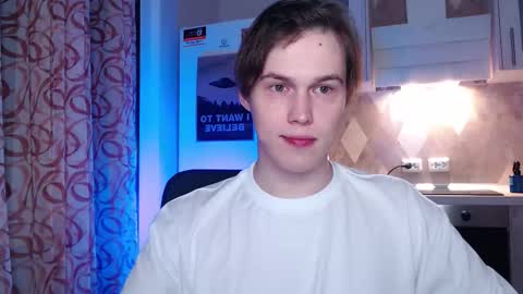 Snapshot of littlesadcabbage chatting on 12-19-25, 02:51 Sonnenschein online show from 12-19-25, 02:51