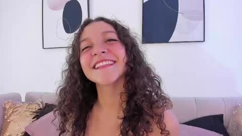 Snapshot of littlesoffi_gh chatting on 02-16-25, 05:26 online show from 02-16-25, 05:26