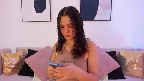 Snapshot of littlesoffi_gh chatting on 02-19-25, 08:22 online show from 02-19-25, 08:22