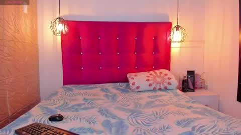 Snapshot of littlesophiie_ chatting on 02-19-25, 02:55 littlesophiie_ online show from 02-19-25, 02:55