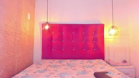 Snapshot of littlesophiie_ chatting on 03-05-25, 11:28 littlesophiie_ online show from 03-05-25, 11:28
