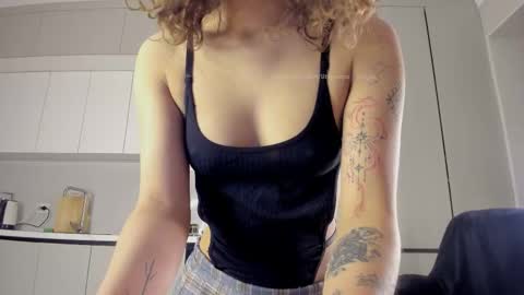 Snapshot of littlesora chatting on 10-15-25, 12:44 Ayumi or Yumi online show from 10-15-25, 12:44