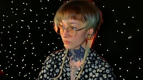 Snapshot of littlespacemouse chatting on 12-21-24, 02:15 Niki  free tg channel with some photos gifs and info about streams  online show from 12-21-24, 02:15