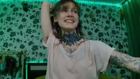 Snapshot of littlespacemouse chatting on 09-21-25, 10:11 Niki  free tg channel with some photos gifs and info about streams  online show from 09-21-25, 10:11