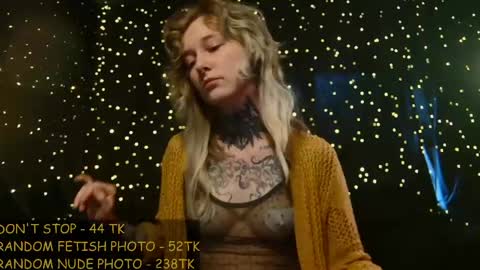 Niki  free tg channel with some photos gifs and info about streams  online show from 05-19-26, 09:26