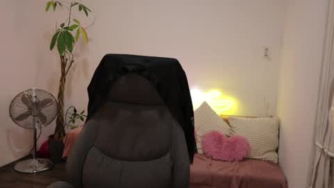 littlestellaspark online show from 11-23-25, 06:19