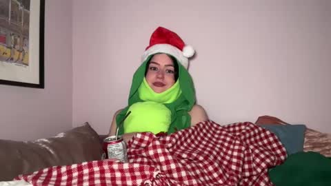 Little Sugar Pea  online show from 12-26-24, 02:22