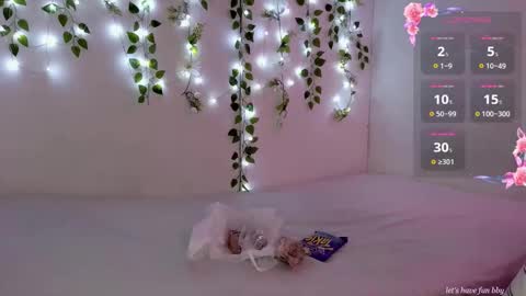 Snapshot of littlesun2216 chatting on 09-28-25, 12:16 Moon online show from 09-28-25, 12:16