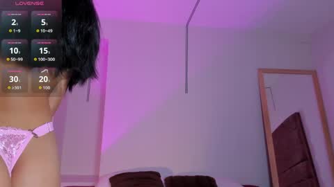 Snapshot of littlevaale chatting on 05-28-26, 11:40 littlevaale online show from 05-28-26, 11:40
