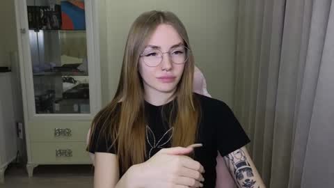 Snapshot of littlevildevil chatting on 12-03-24, 01:21 Eliana online show from 12-03-24, 01:21