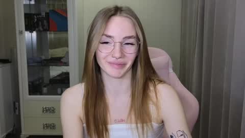 Snapshot of littlevildevil chatting on 12-05-24, 02:22 Eliana online show from 12-05-24, 02:22