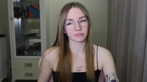 Snapshot of littlevildevil chatting on 12-06-24, 11:44 Eliana online show from 12-06-24, 11:44