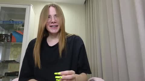 Snapshot of littlevildevil chatting on 12-07-24, 12:45 Eliana online show from 12-07-24, 12:45