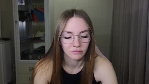 Snapshot of littlevildevil chatting on 12-10-24, 11:11 Eliana online show from 12-10-24, 11:11