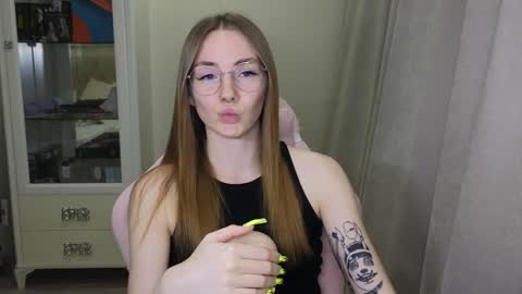 Snapshot of littlevildevil chatting on 12-10-24, 02:17 Eliana online show from 12-10-24, 02:17