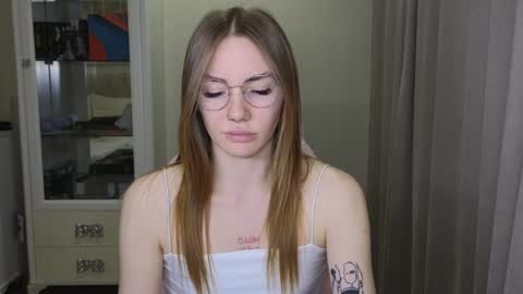 Snapshot of littlevildevil chatting on 12-11-24, 11:19 Eliana online show from 12-11-24, 11:19