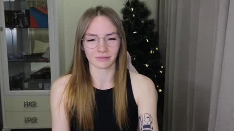 Snapshot of littlevildevil chatting on 12-12-24, 11:18 Eliana online show from 12-12-24, 11:18