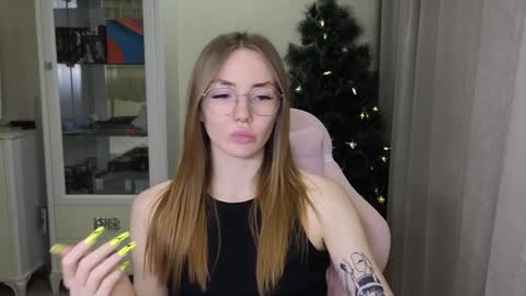 Snapshot of littlevildevil chatting on 12-12-24, 02:22 Eliana online show from 12-12-24, 02:22