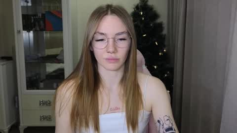 Snapshot of littlevildevil chatting on 12-13-24, 12:06 Eliana online show from 12-13-24, 12:06