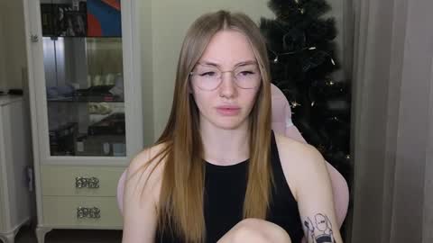 Snapshot of littlevildevil chatting on 12-17-24, 02:11 Eliana online show from 12-17-24, 02:11