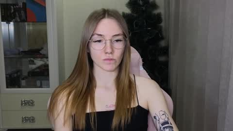 Snapshot of littlevildevil chatting on 12-20-24, 02:38 Eliana online show from 12-20-24, 02:38