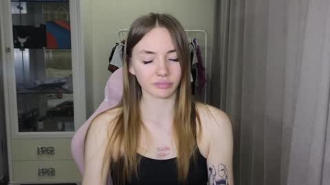 Snapshot of littlevildevil chatting on 01-17-25, 11:06 Eliana online show from 01-17-25, 11:06