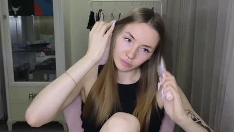 Snapshot of littlevildevil chatting on 01-18-25, 02:12 Eliana online show from 01-18-25, 02:12