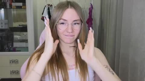 Snapshot of littlevildevil chatting on 01-28-25, 02:21 Eliana online show from 01-28-25, 02:21