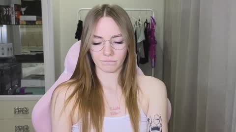 Snapshot of littlevildevil chatting on 02-02-25, 10:24 Eliana online show from 02-02-25, 10:24