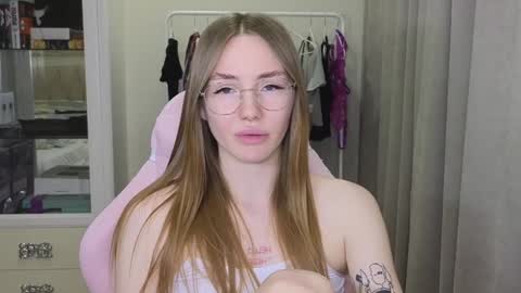 Snapshot of littlevildevil chatting on 02-02-25, 01:30 Eliana online show from 02-02-25, 01:30