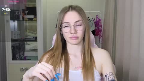 Snapshot of littlevildevil chatting on 02-06-25, 10:37 Eliana online show from 02-06-25, 10:37