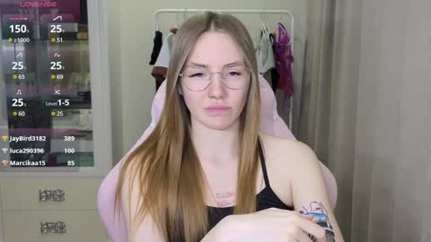 Snapshot of littlevildevil chatting on 02-07-25, 12:06 Eliana online show from 02-07-25, 12:06