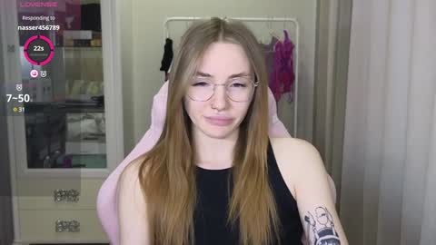 Snapshot of littlevildevil chatting on 02-08-25, 08:42 Eliana online show from 02-08-25, 08:42