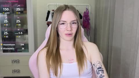 Snapshot of littlevildevil chatting on 02-11-25, 03:40 Eliana online show from 02-11-25, 03:40