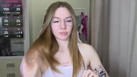 Snapshot of littlevildevil chatting on 02-21-25, 11:44 Eliana online show from 02-21-25, 11:44