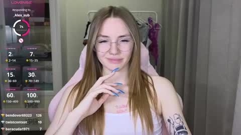 Snapshot of littlevildevil chatting on 02-21-25, 02:48 Eliana online show from 02-21-25, 02:48