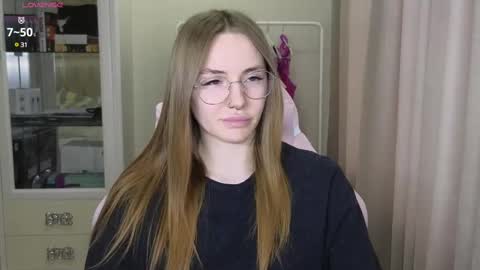 Snapshot of littlevildevil chatting on 02-24-25, 11:10 Eliana online show from 02-24-25, 11:10