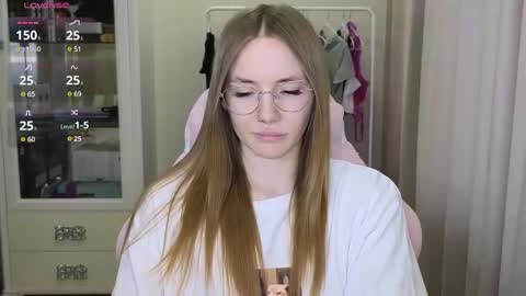 Snapshot of littlevildevil chatting on 02-25-25, 11:08 Eliana online show from 02-25-25, 11:08