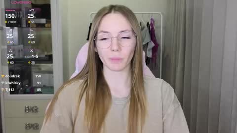 Snapshot of littlevildevil chatting on 02-26-25, 02:25 Eliana online show from 02-26-25, 02:25