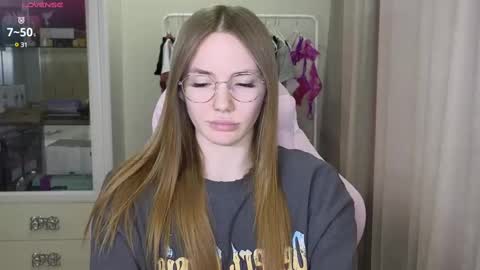 Snapshot of littlevildevil chatting on 03-03-25, 12:05 Eliana online show from 03-03-25, 12:05