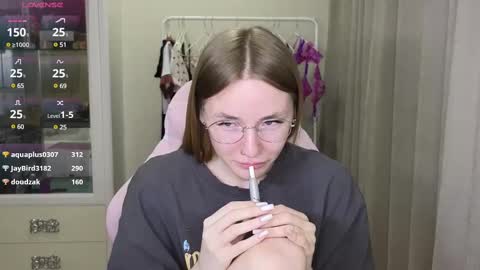 Snapshot of littlevildevil chatting on 03-03-25, 03:09 Eliana online show from 03-03-25, 03:09