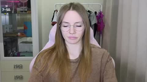 Snapshot of littlevildevil chatting on 03-05-25, 11:17 Eliana online show from 03-05-25, 11:17